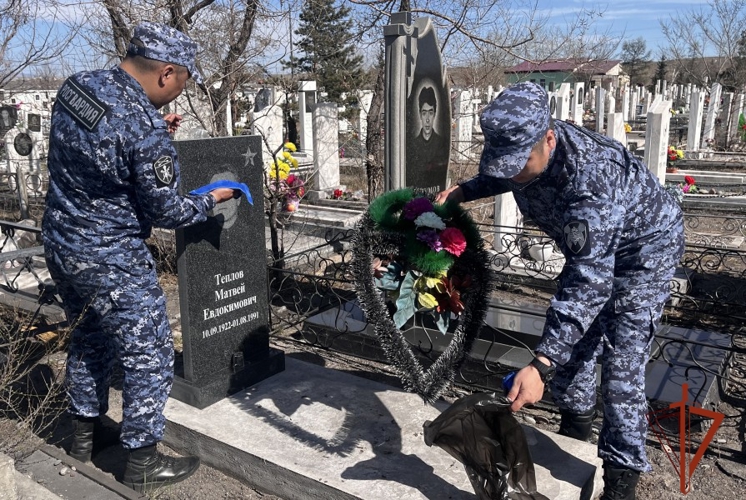 Военнослужащие Росгвардии Тувы облагородили место захоронения ветерана ВОВ