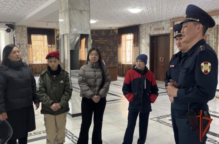 Учащиеся школ Кызыла стали участниками проекта «Юный помощник правоохранительных органов» 