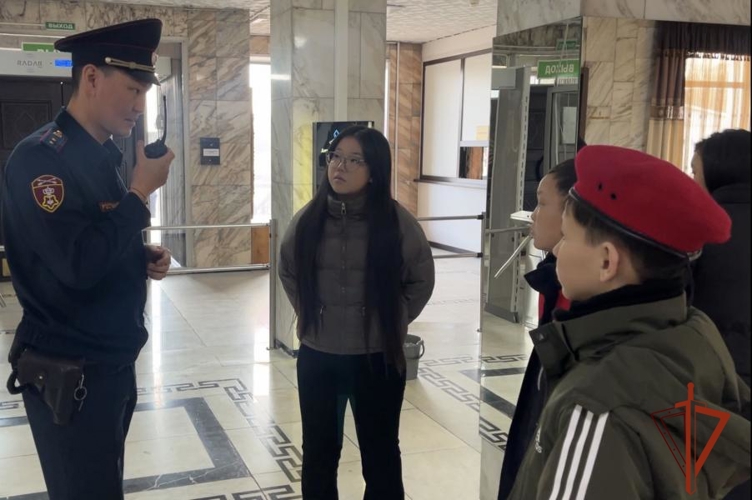 Учащиеся школ Кызыла стали участниками проекта «Юный помощник правоохранительных органов» 