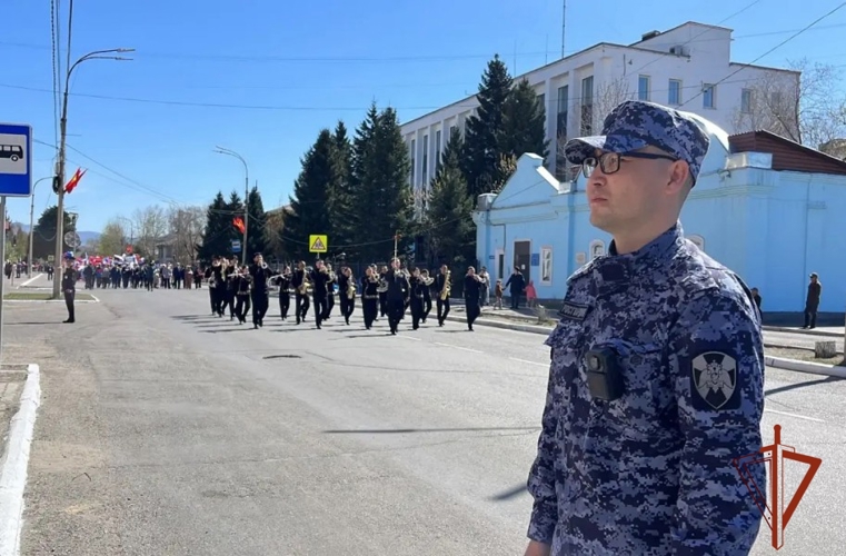 Сотрудники Росгвардии обеспечили безопасность Первомая в Туве