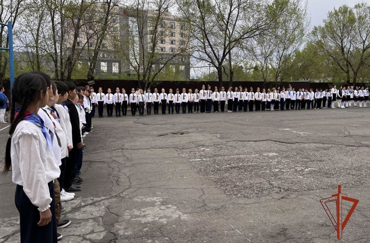 Офицер Росгвардии выступил главным судьей смотра-конкурса в кызылской школе