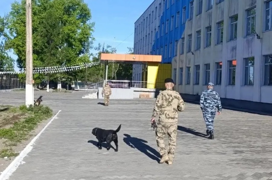 Росгвардейцы Тувы обеспечили безопасность во время проведения последних звонков в школах