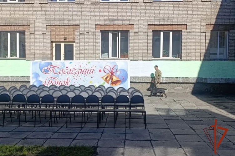 Росгвардейцы Тувы обеспечили безопасность во время проведения последних звонков в школах