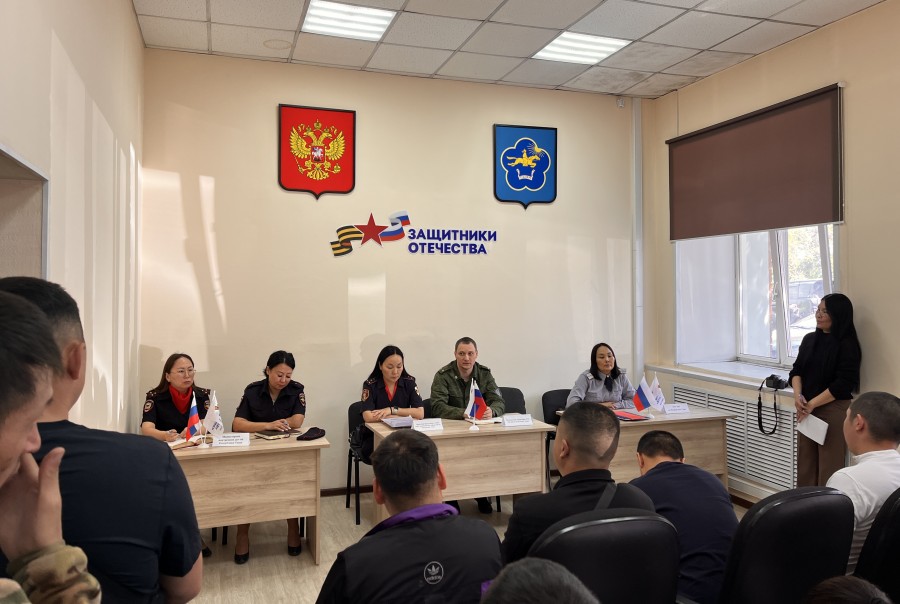 Росгвардейцы Тувы приняли участие с ветеранами боевых действий на тему трудоустройства