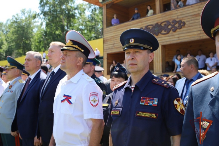 В Туве Росгвардия приняла участие в патриотической акции ко Дню России