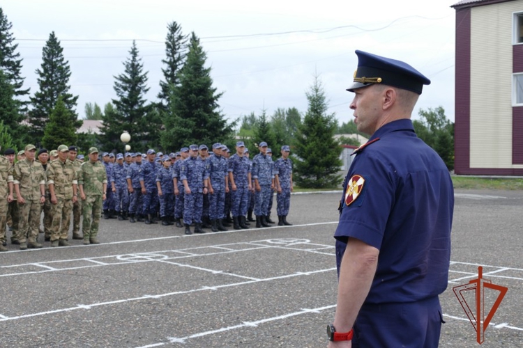 В Туве Росгвардия отметила начало нового учебного периода обучения построением