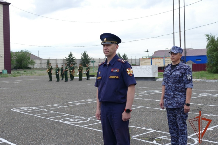 В Туве Росгвардия отметила начало нового учебного периода обучения построением