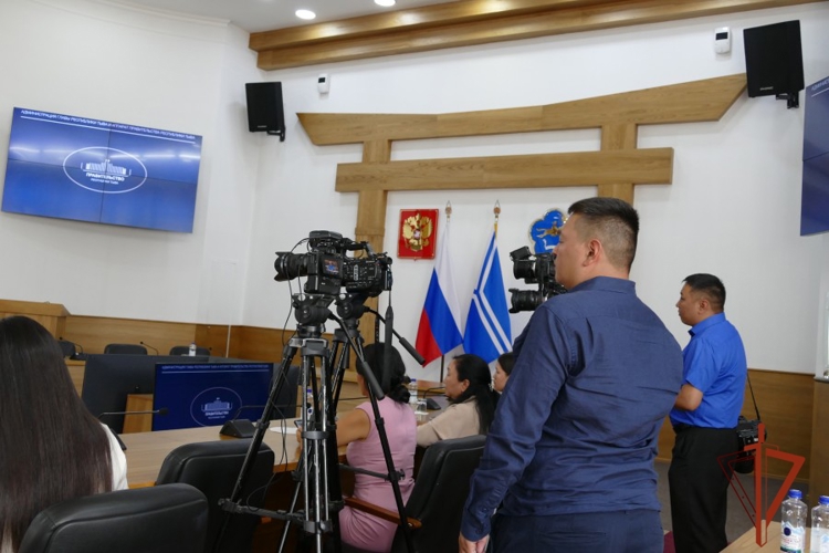 Врио начальника Управления Росгвардии по Республике Тыва Александр Новоселов принял участие в объединенной пресс-конференции правоохранительных органов  по розыску пропавших детей