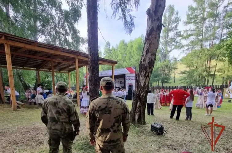 В Туве бойцы ОМОН обеспечили безопасность во время фестиваля русской культуры Верховьё