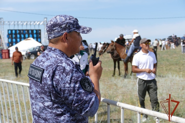 Росгвардия обеспечила общественную безопасность во время праздника Наадым-2026 в Туве