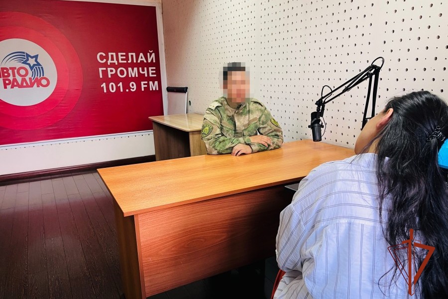 В Туве офицер спецназа Росгвардии стал гостем радиорубрики «Всегда на страже»