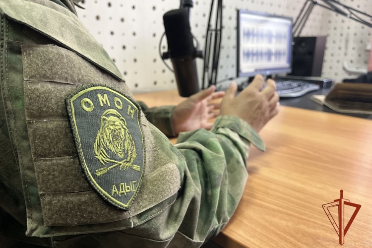 В Туве офицер спецназа Росгвардии стал гостем радиорубрики «Всегда на страже»