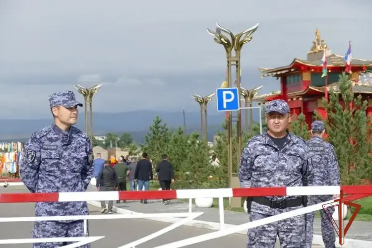 Росгвардия обеспечила безопасность участников Международного буддийского форума в Туве