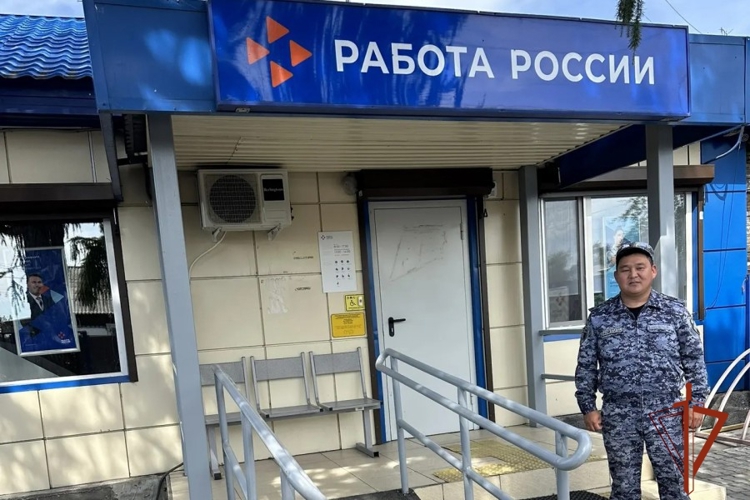В Шагонаре офицер Росгвардии провёл рабочую встречу со специалистами кадрового центра