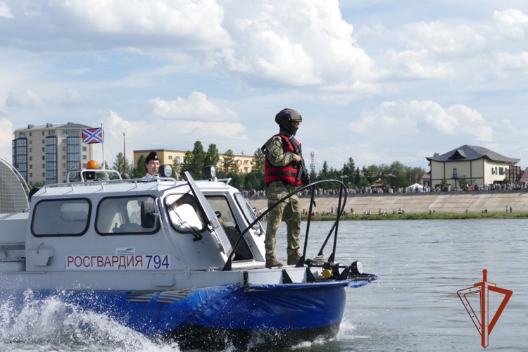 Росгвардия обеспечивает безопасность граждан на открытии IV Международного буддийского форума в Кызыле