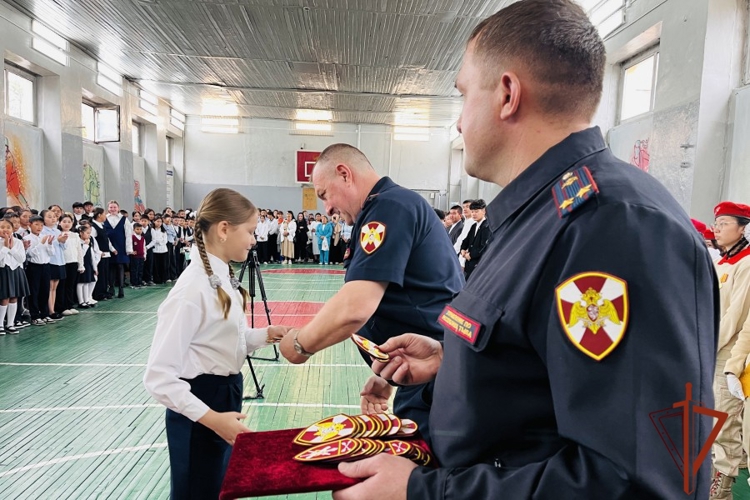 В день знаний в Туве открылся профильный класс Росгвардии