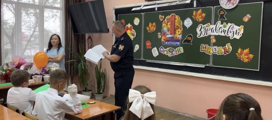 В день знаний в Туве открылся профильный класс Росгвардии