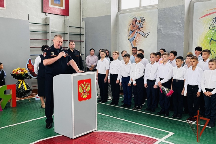 В день знаний в Туве открылся профильный класс Росгвардии