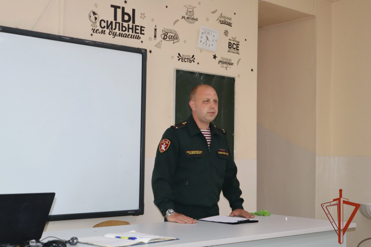 Офицер Росгвардии провёл просветительское занятие ко Дню солидарности в борьбе с терроризмом