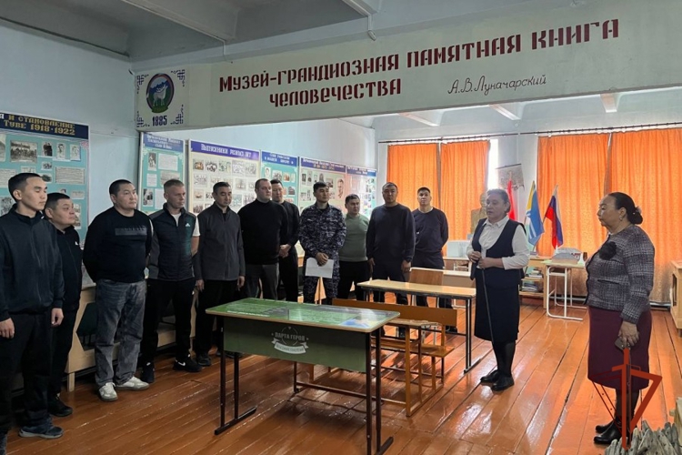 В Туве росгвардейцы посетили школьный музей в рамках акции «Край, в котором я служу»
